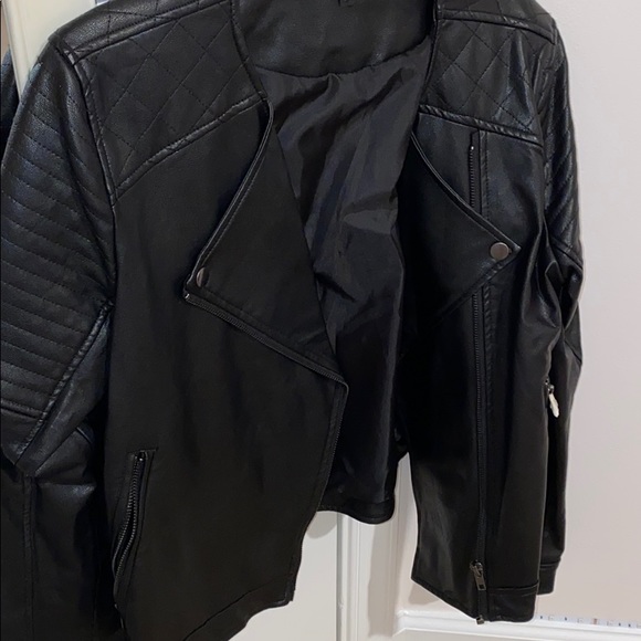 Leather jacket - Picture 2 of 4